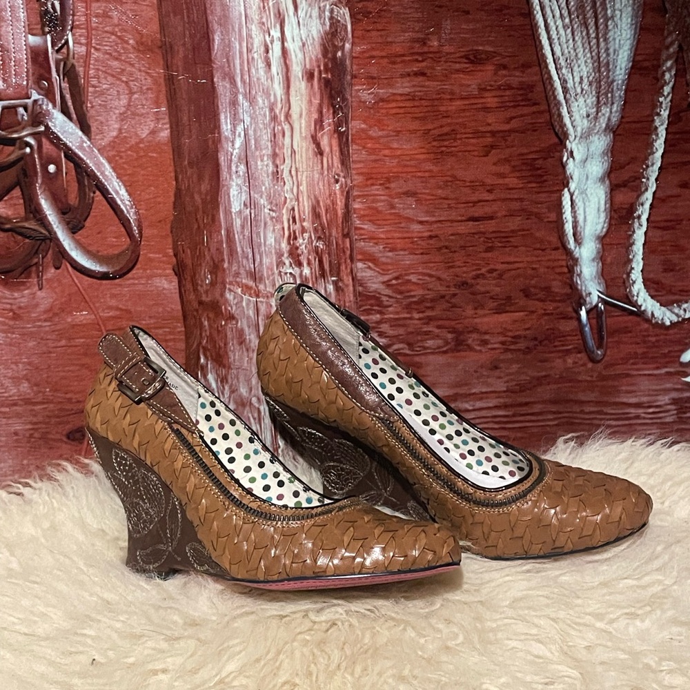 Kenzie woven brown leather shoes
